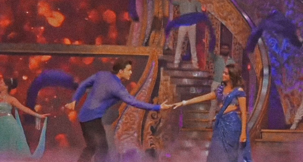 reveriealways's tweet photo. 💙✨ https://t.co/XFIIoojwKK