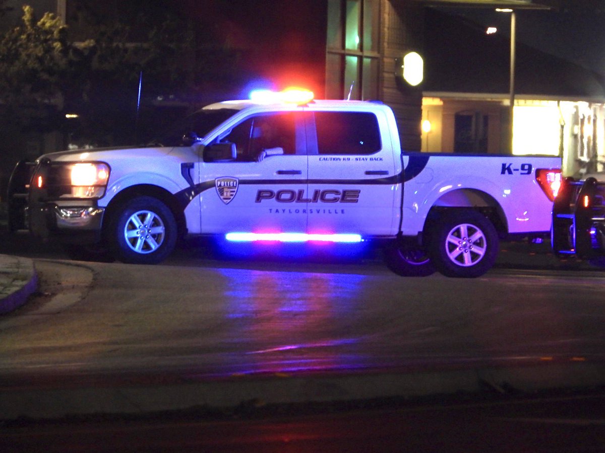 SLCScanner's tweet photo. #Breaking area 4800 S Simper Ln. (3400 West) #TVPD #investigating #DoubleStabbing 1 juvenile female/1 male. Both had significant injuries and last info were in critical condition. Suspect fled on foot. Multiple agencies searching with #K9, and #Drone. Stby for updates. https://t.co/YXPQ1Paq14