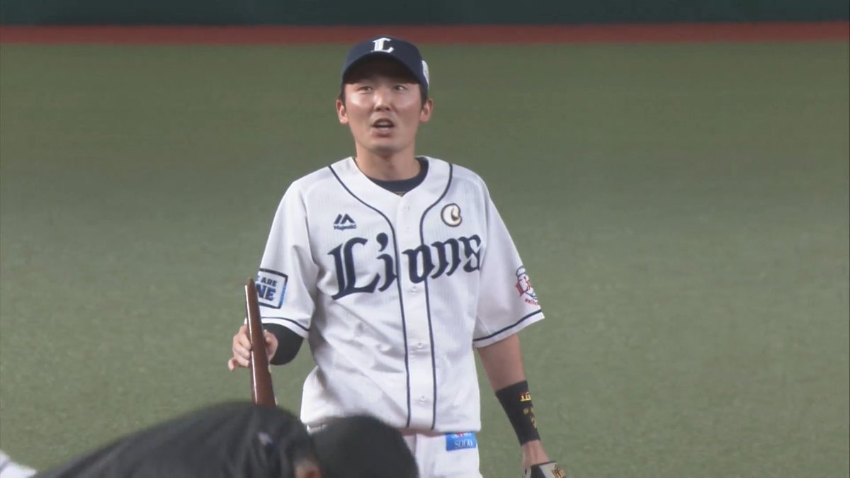 折れたバットもなんのその！ #源田壮亮 選手の冷静華麗な守備で、けが