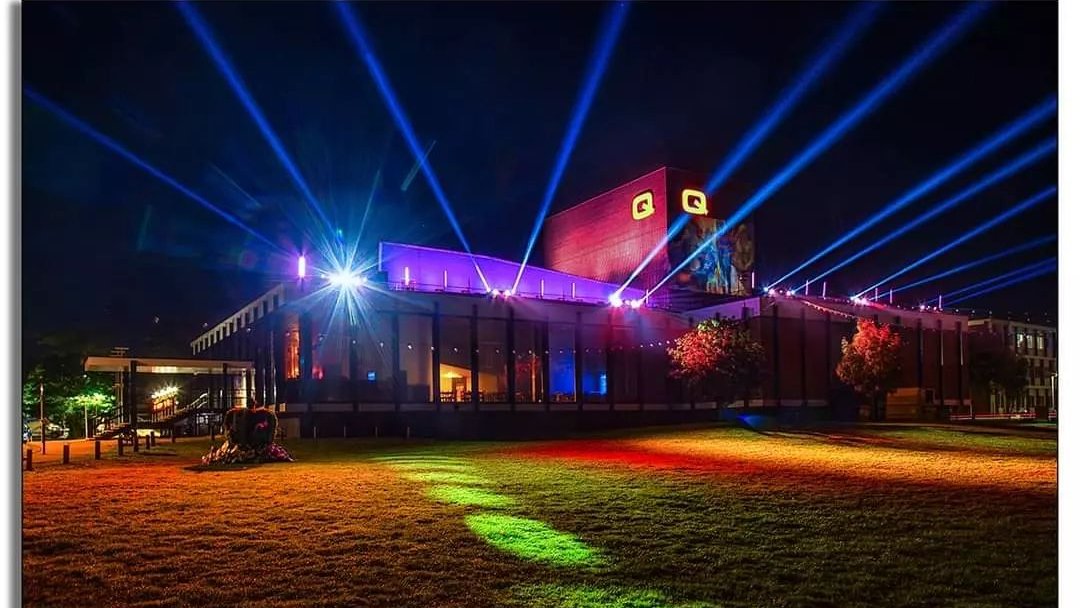 QueensTheatreH's tweet image. 📢 Final week of #BlueprintFestival
Don't miss these!

🌟Shakespeare On Sea
🌟A Different Class
🌟Rice &amp;amp; Peas
🌟In This Smoking Chaos
🌟Through the Ages
🌟Food For Thought
🌟Frostiana
🌟Centre Stage
🌟This Story Is True For Most Of Us
🌟Final Farewell

🎟️ bit.ly/3qQSeeJ