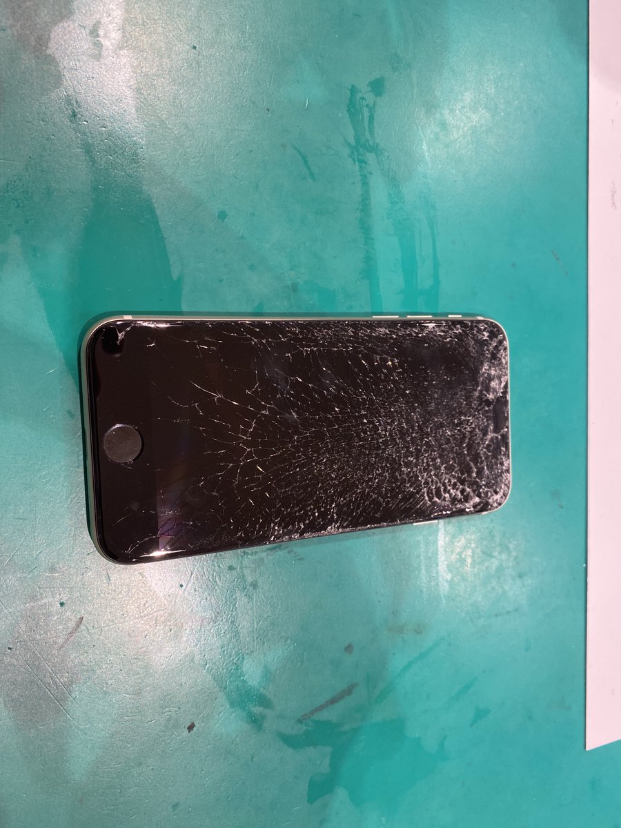 iphone01010101's tweet photo. 本日はiPhoneSE3のパネル交換を行いました
作業時間は40分程でお値段は10400円
液晶破損でお困りの方は、是非一度ご相談だけでも承っておりますのでご来店くださいませ
#丸井錦糸町店　#スマホ修理工房　#iPhonese3　#液晶破損 https://t.co/Ue4Ar9Pzxl