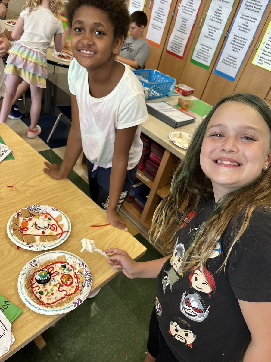 Gpyfer2's tweet photo. What better way to show your knowledge of a plant cell than to make one with food. #hillsidepride #westshoreproud https://t.co/bk6uX1XV1j