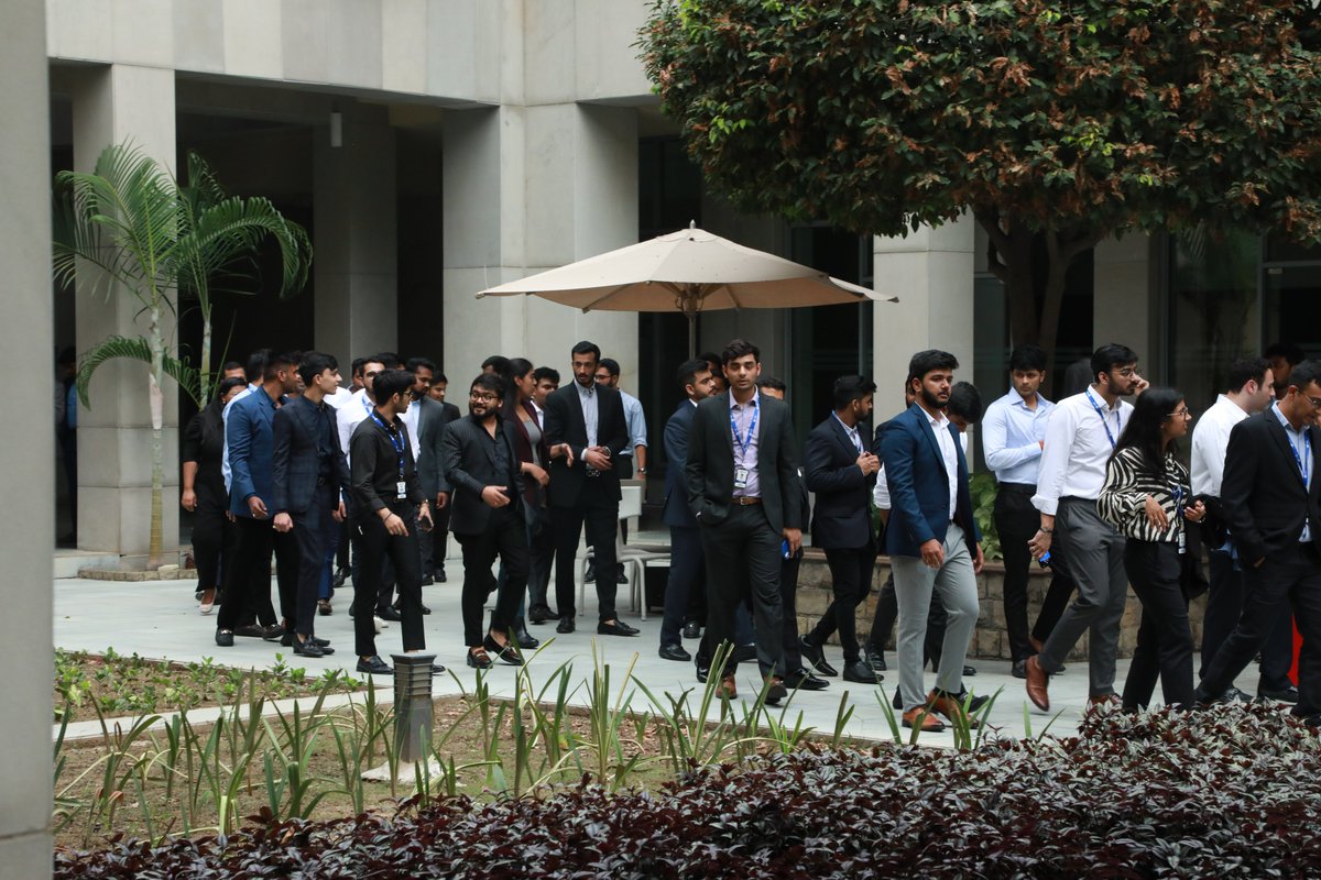 ISBedu's tweet photo. The students underwent a day-long orientation that involved interactions with peers and alumni and a session on the ISB Honour Code by Professor Hariom Manchiraju.

To know more about our PGP MFAB, visit: https://t.co/D4SAPDWdXs

#ISB #Lifeatisb #ISBpgpmfab https://t.co/w4syLrvz1F