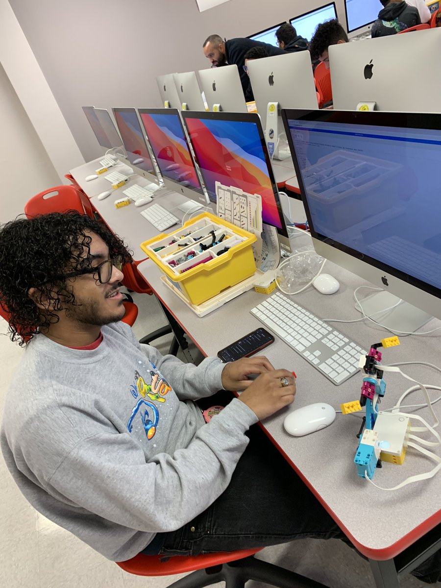 techlane's tweet photo. I enjoyed my day, back in Miami-Dade County Schools, at Miami Southridge with Mr. Martinez and his programming classes. We spent the periods programming the LEGO SPIKE Prime with Python. This guy’s the real deal! I was learning from him! @LetsMakewithJoe @DrHollyGerlach https://t.co/SPYL2CwpaS
