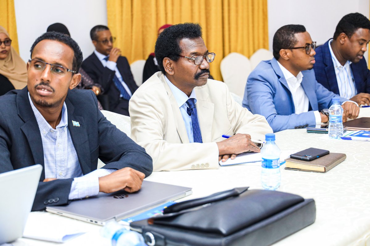 MoIFARSomalia's tweet image. The Minister of Interior, Federal Affairs  and Reconciliation, @AhmedMoFiqi is joined by Federal State Ministers in a forum aimed at facilitating dialogue between the FGS, FMS and BRA on the implementation of the Local Government Institute in a Federal Structure.
#JPLG