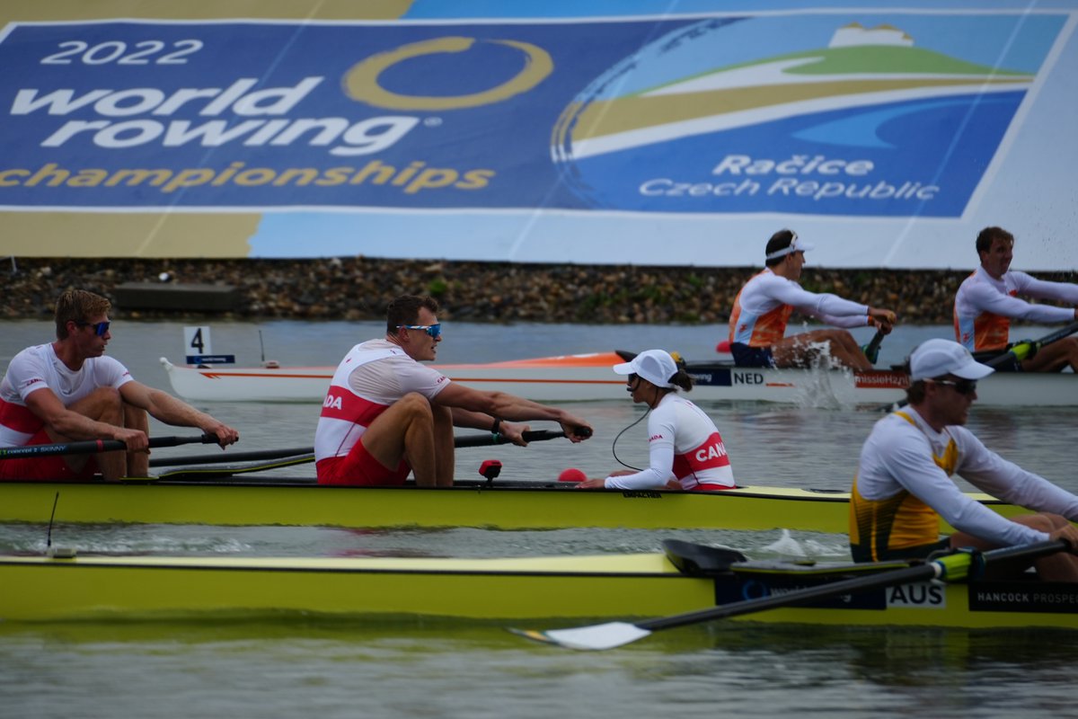 With only one directly through to the A-Final, it was a fight the whole race between Canada, the Netherlands, and Australia in the Men's Eight 💪 

Canada 🇨🇦 take it up in the last portion to cross the line first

#WRChamps #WRCHRacice