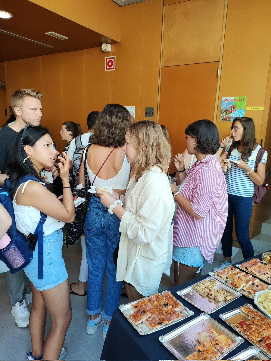 And like in every good #Welcome, at the end there was some food to bond over, with a little cultural surprise: <a href="/PataquersURV/">Pataquers de la URV</a> performed for the incoming students and welcomed them to join! #culture #WelcomedaysURV #Welcome #traditions