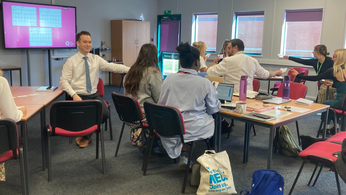 TFlowersSCITT's tweet photo. Last Friday the primary trainees took part in a computing lesson and then dissected the lesson plan to identify its key features including Rosenshine’s Principles.
#planninglessons #primary #ITT #tfscitt #teachertraining #miltonkeynes #getintoteaching https://t.co/8iRPBcRoYH