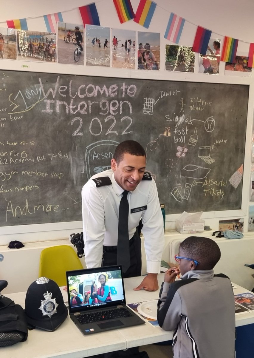 famestaryouth's tweet photo. More pictures, #intergenfest. Thanks Youth Engagement Team @MPSHackney @StreetBoxLDN @carowoodley @EttiSade @dezairedale @SarahWoodberryD @CarolineSelman & other @hackneycouncil officers that attended. Thanks to all that brought such happiness to our #community. https://t.co/rX6UvtQr12
