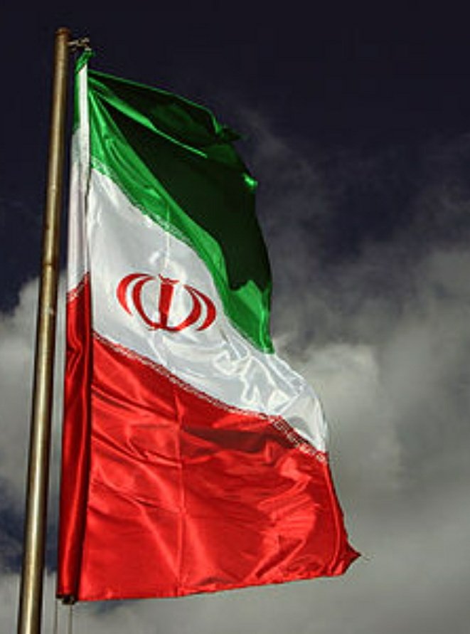 Alibbbb18's tweet photo. ما برای حفظ این پرچم خونها داده‌ایم و برای تداومش جان‌ها می‌دهیم.🇮🇷
    🇮🇷  #پرچم_ایران_بالاست https://t.co/rR4rW6NtKA
