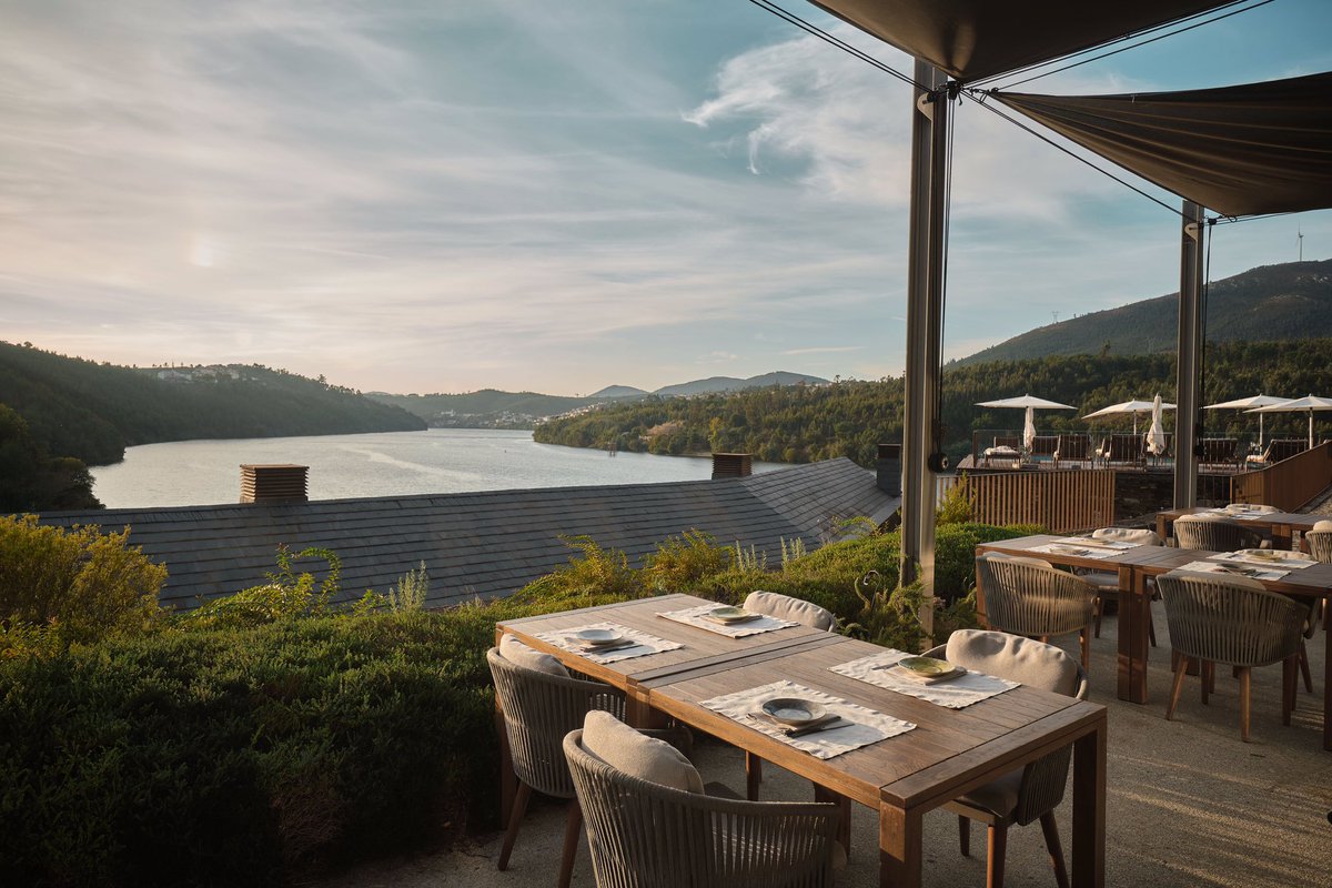 boemagazine's tweet photo. ‘In this 7-course tasting menu, guests are taken on a voyage of the senses – not simply the taste buds, but also a feast for the eyes, and a chance to appreciate intricate complexities of food combinations.’ Read our review of Raiva restaurant in #Porto: https://t.co/QdfTo24Ecf https://t.co/GmVaOqfETI