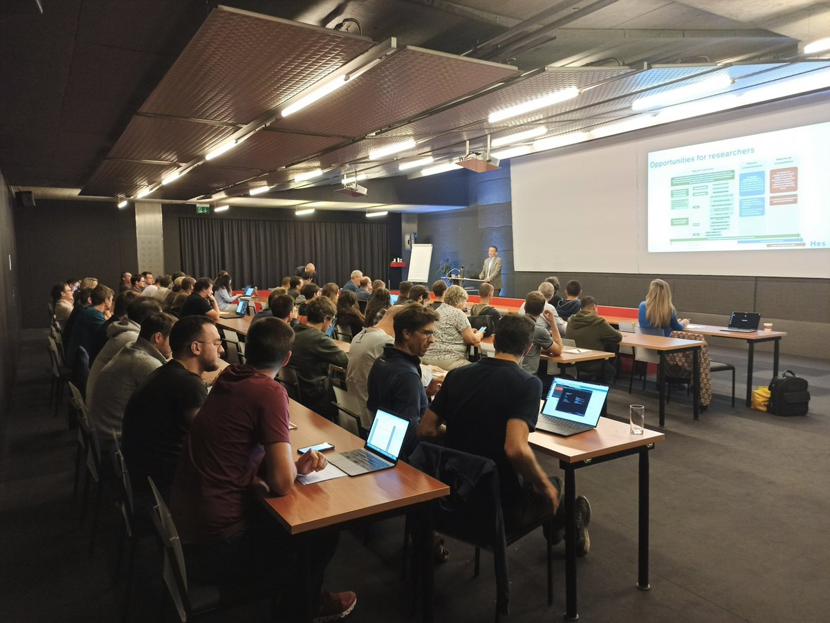 Séance de <a href="/ICT_Sierre/">Institute of Informatics</a> au <a href="/TPoleSierre/">Swiss Digital Center</a> : une grande partie des chercheur-euse-s de l'institut se sont réuni-e-s pour échanger sur les nombreux projets de recherche et la rentrée académique <a href="/hessovalais/">hessovalais</a>