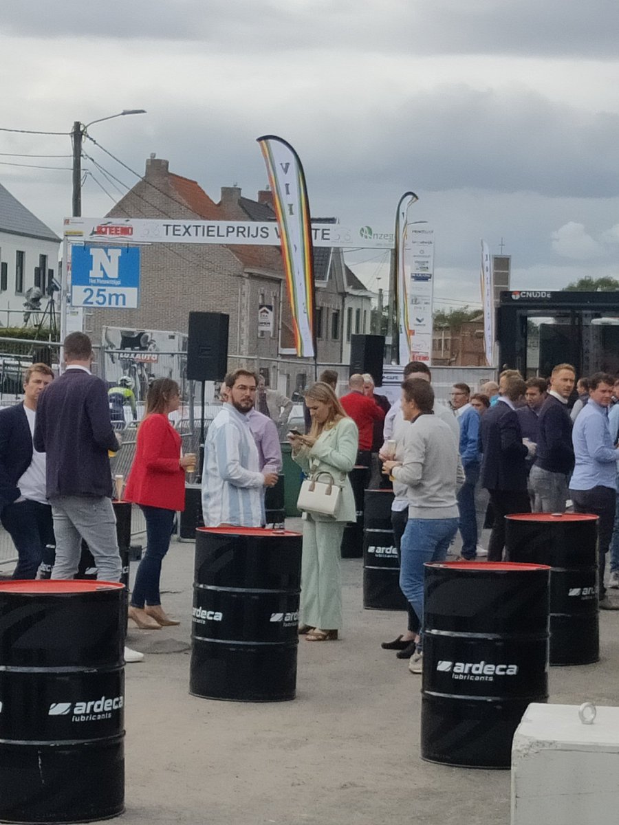 Textielprijsvichte tweet media