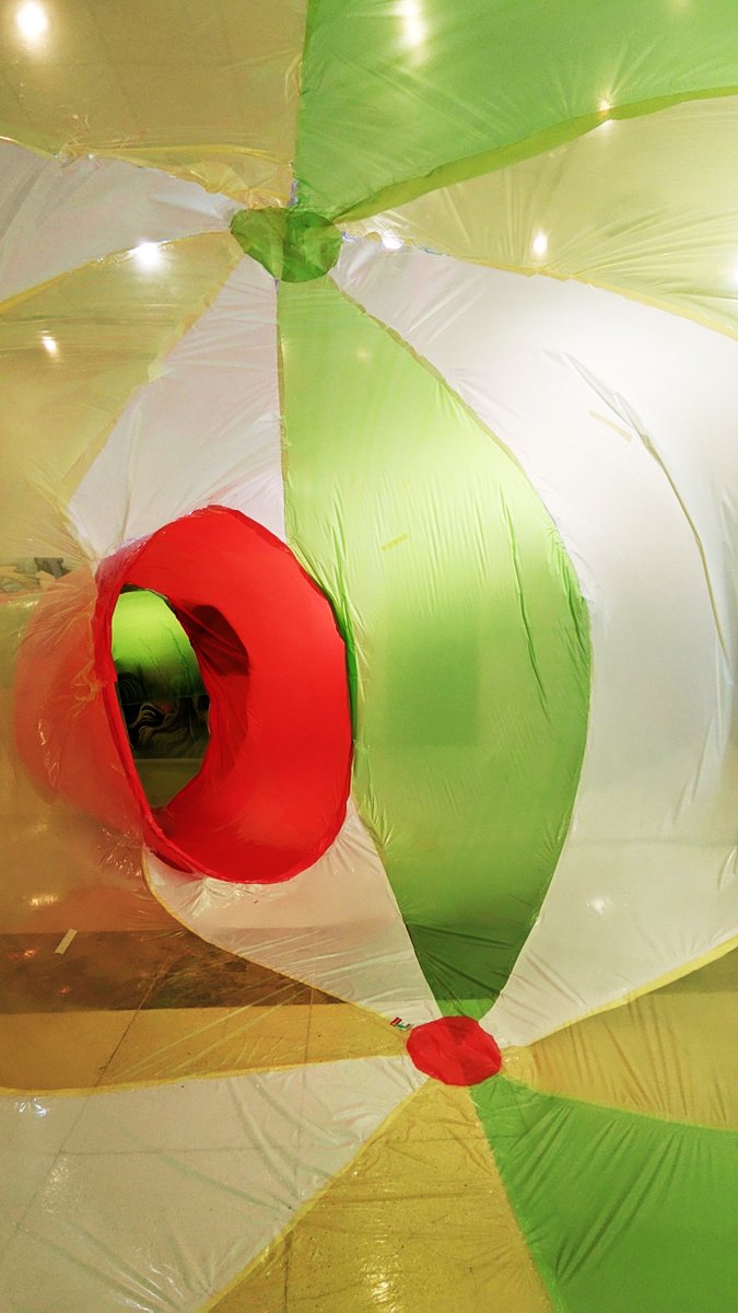 NuriaP9's tweet image. Mañana a las 15h @sisosb46 y yo soltaremos a nuestra 'Worm' en la #ETSAC ... es un bicho muy simpático y ahora ha crecido un montón!!
-
#inflatable #pradapoole #inflable