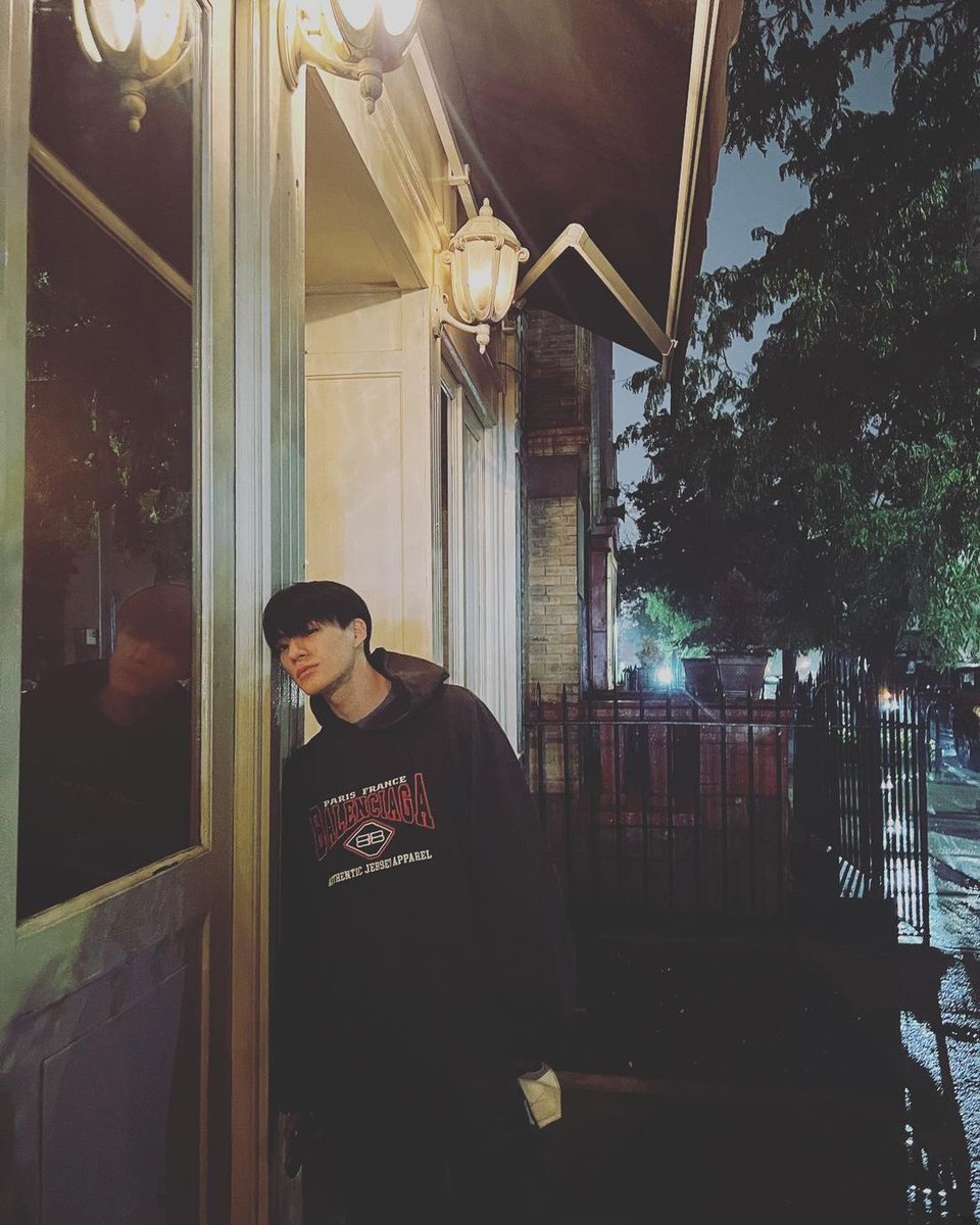 jenmong23's tweet photo. leejen_o_423 ig post #JENO 

waiting for you… #.jisungsentiments

 https://t.co/h1QRdtmHQB https://t.co/QghQHfhFd7