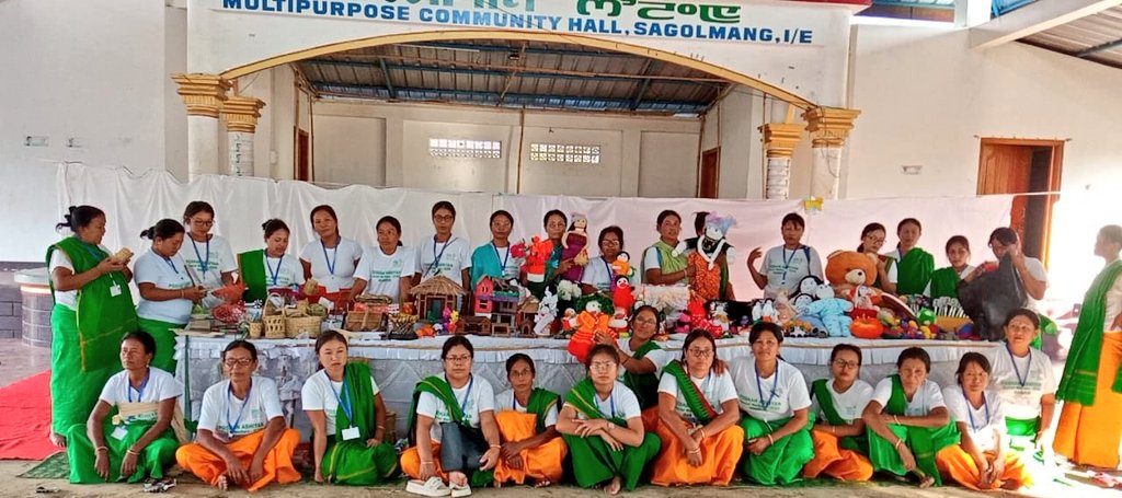 bem_hidang's tweet photo. Celebrating Rashtriya Poshan Maah 2022, 
"Promotion of Toy based &amp; play based learning at community level along with sensitization of indigenous toys" orgd AWWs &amp; AWHs Sector 18 &amp; 19 ICDS Project Imphal East-I #Manipur @MinistryWCD @POSHAN_Official @singh_dingo @BanteeKonthouj1 https://t.co/jsmh71Zv9a