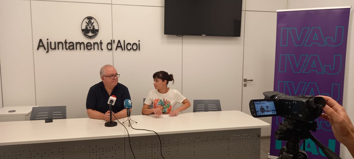 GVAivaj's tweet photo. 🚗 La ruta de #XarxaJove ha passat hui per l’Alcoià i el Comtat!

Esta reunió amb professionals i regidories de joventut ha sigut molt fructífera per parlar sobre polítiques de joventut a estes comarques.

Dona una ullada! 📸👇 https://t.co/dcBE9auhHH