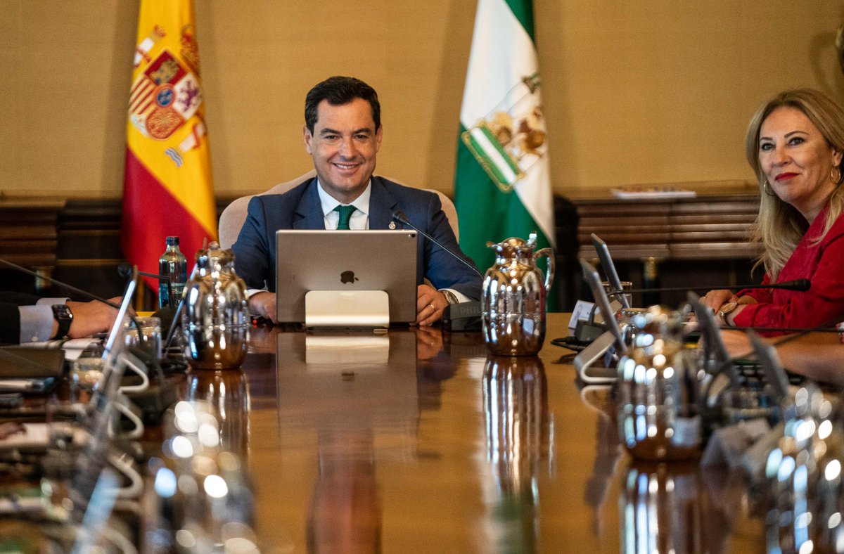 ✅ Dicho y hecho: aprobada la sexta bajada de impuestos. #Andalucía reduce la carga fiscal para apoyar a las familias y las pymes frente a la inflación.

Además, marcamos el rumbo para reducir el consumo energético de <a href="/AndaluciaJunta/">Junta de Andalucía</a> con el Plan de Ahorro Energético 2022-2026.