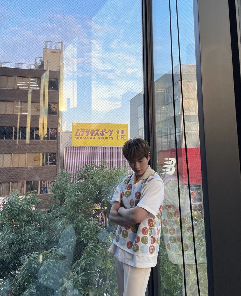 オニュ、竹下通りにあるユニバーサルミュージックだ！💎