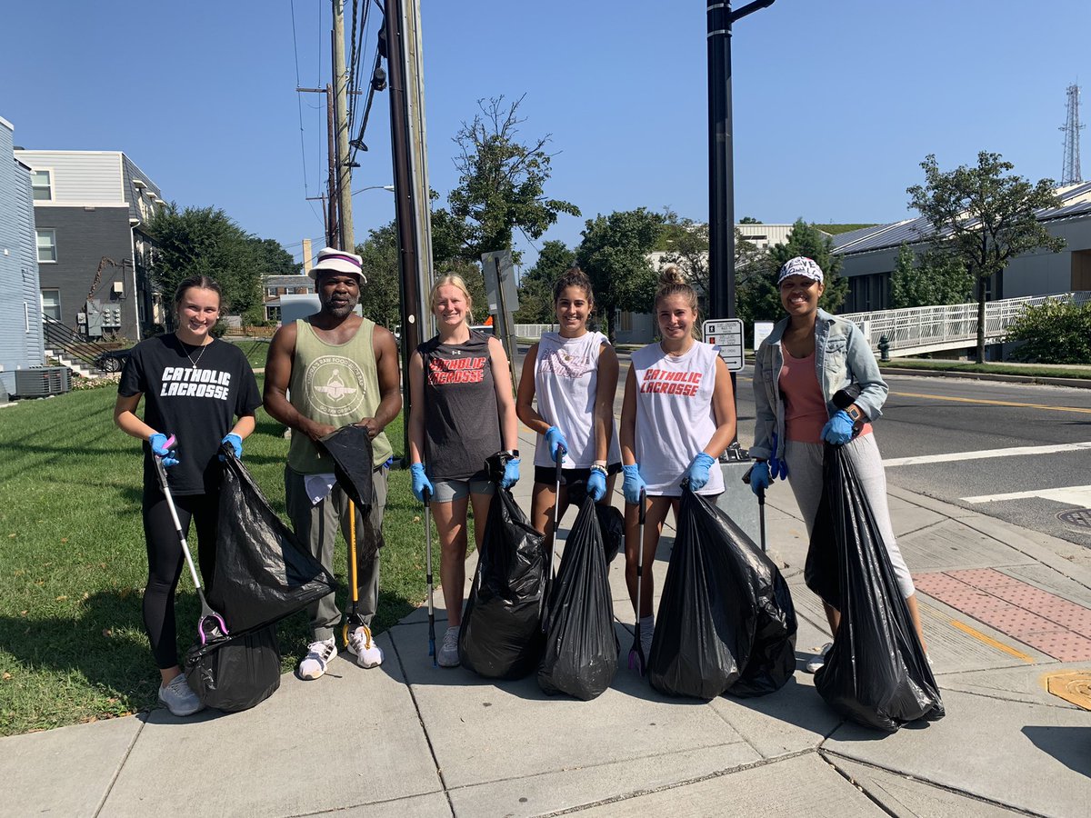 On Sunday <a href="/DCBilingual/">DC Bilingual PCS</a> PTA held its first community service project of the year in partnership w/ 
<a href="/CatholicU_WLAX/">Catholic Women's Lax</a> Women’s Lacrosse team &amp; <a href="/CleanCityDC/">Mayor's Office of the Clean City</a>