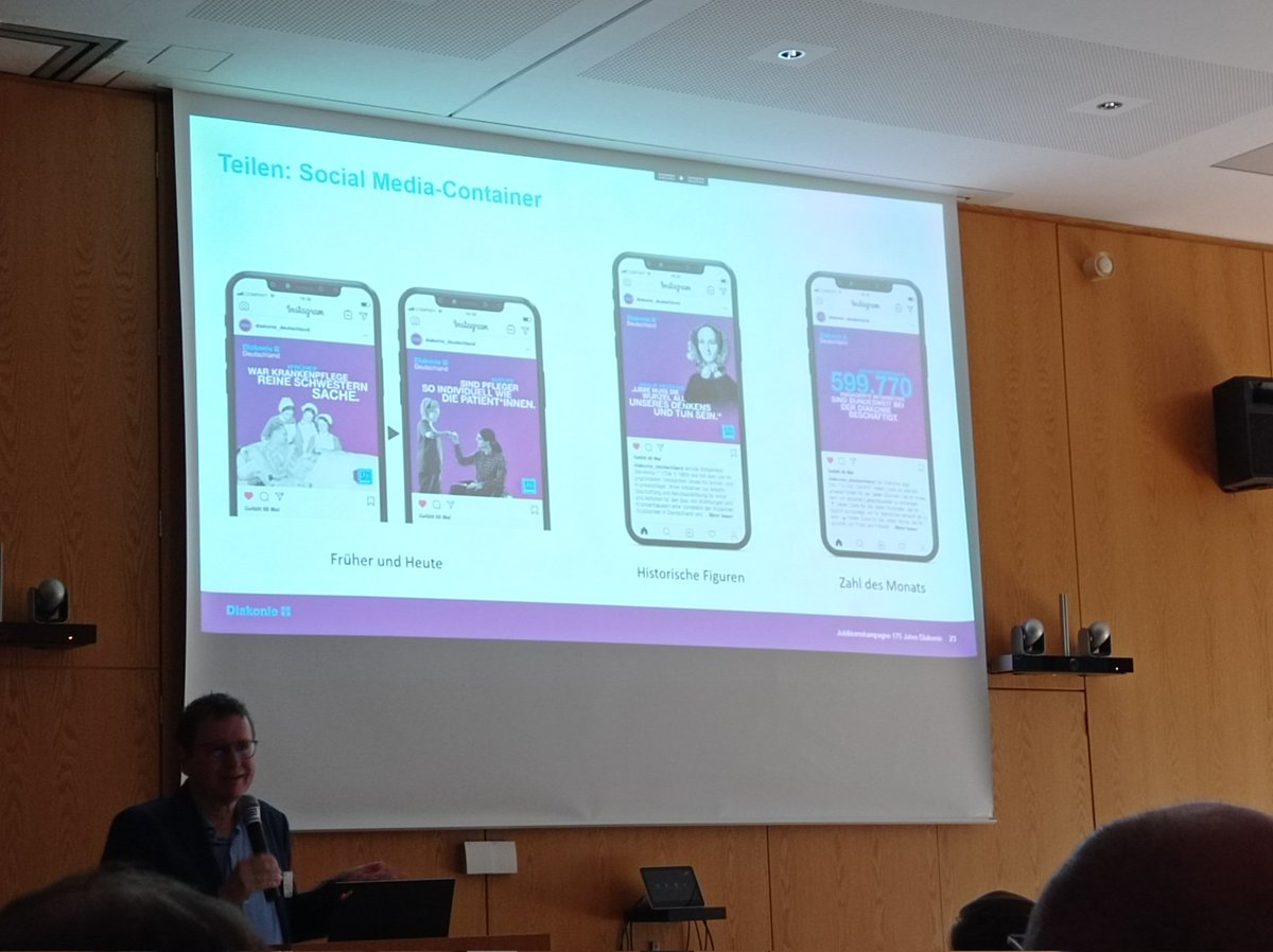 Dr. Thomas Schiller präsentiert während des #Bundeskongress' #Kommunikation #Diakonie die Jubiläumskampagne "150 Jahre Diakonie" 2023. 

200 Kommunikations verantwortliche aus Kirche und Diakonie haben sich in Kassel zusammengefunden. 

#ausLiebe #Diakonie #Jubiläum