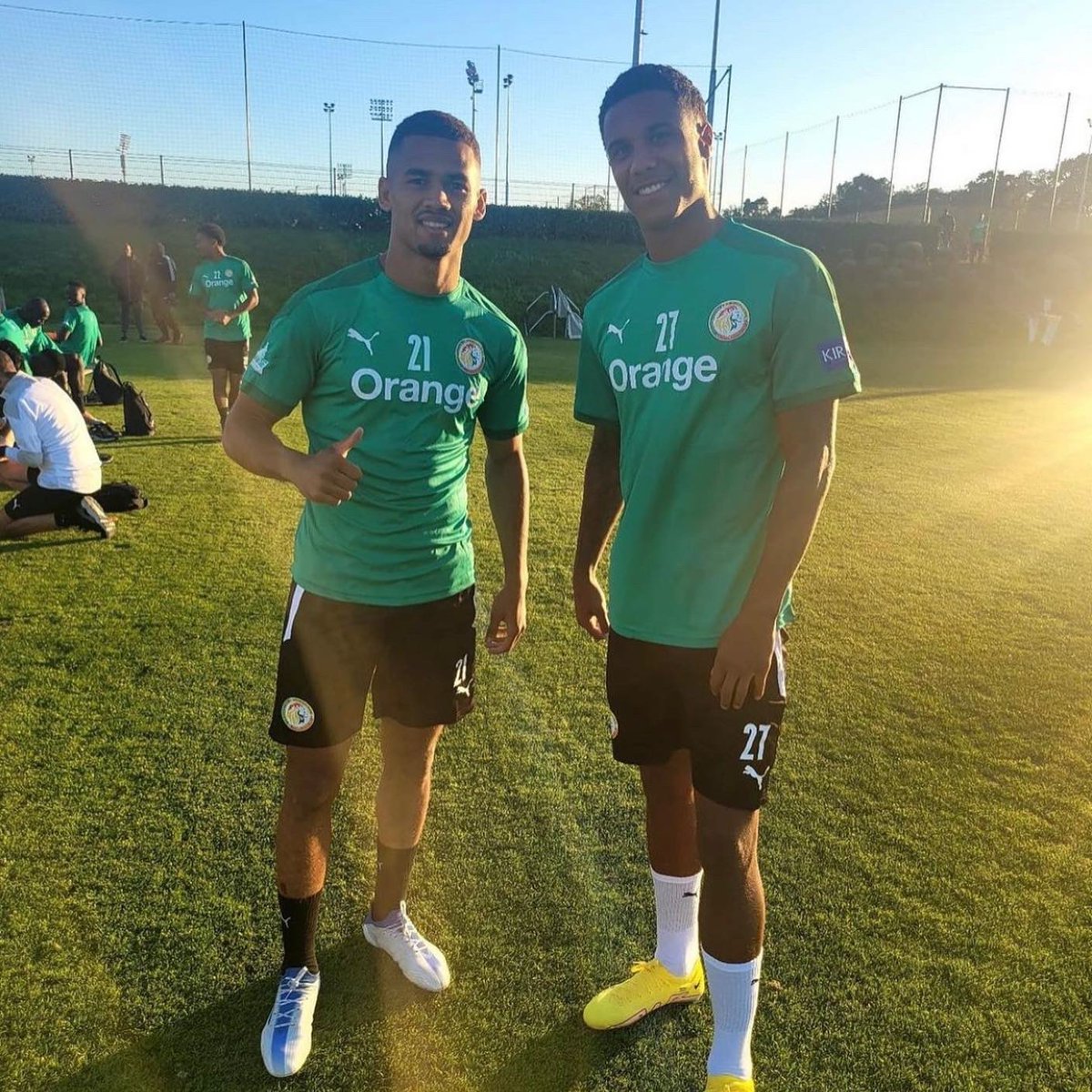 Nos Champions d’Afrique🇸🇳 ont pris part à leur première séance d’entraînement hier à Orléans en préparation de leur match amical contre la Bolivie 🇧🇴 Le retour à la tanière en fait sourire plus d’un 😊 #pepsisenegal #kirène #soifdevaincre #playneverstops