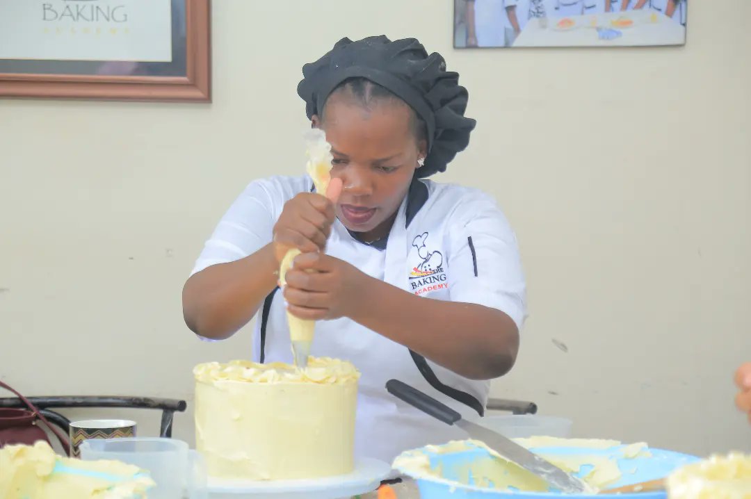 BakingAcademyUg's tweet photo. #bakeryandbasiccakedecirationclass
Hands don't lie, they only do what they can. And about role is to equip &amp; empower them so that they can make you go places. 

#bakingfromscratch #cakedecoration #decoration #handsontraining #handsonlearning https://t.co/xIONHRw72B