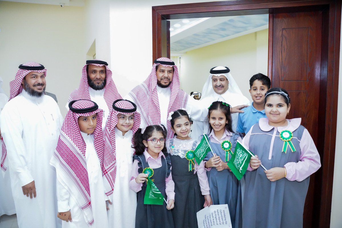 moe_hud's tweet photo. مدير عام #تعليم_الحدود_الشمالية يرعى اللقاء التعريفي بالعمق الحضاري والإنساني للمملكة ( أرض الحضارات - أرض التسامح - أرض الإنسانية) و الذي نظمه وحدة التوعية الفكرية بالإدارة بالتعاون مع مكتب التعليم الأهلي و ذلك في مدرسة واحة المعرفة الأهلية . https://t.co/atnI3j8h5Z