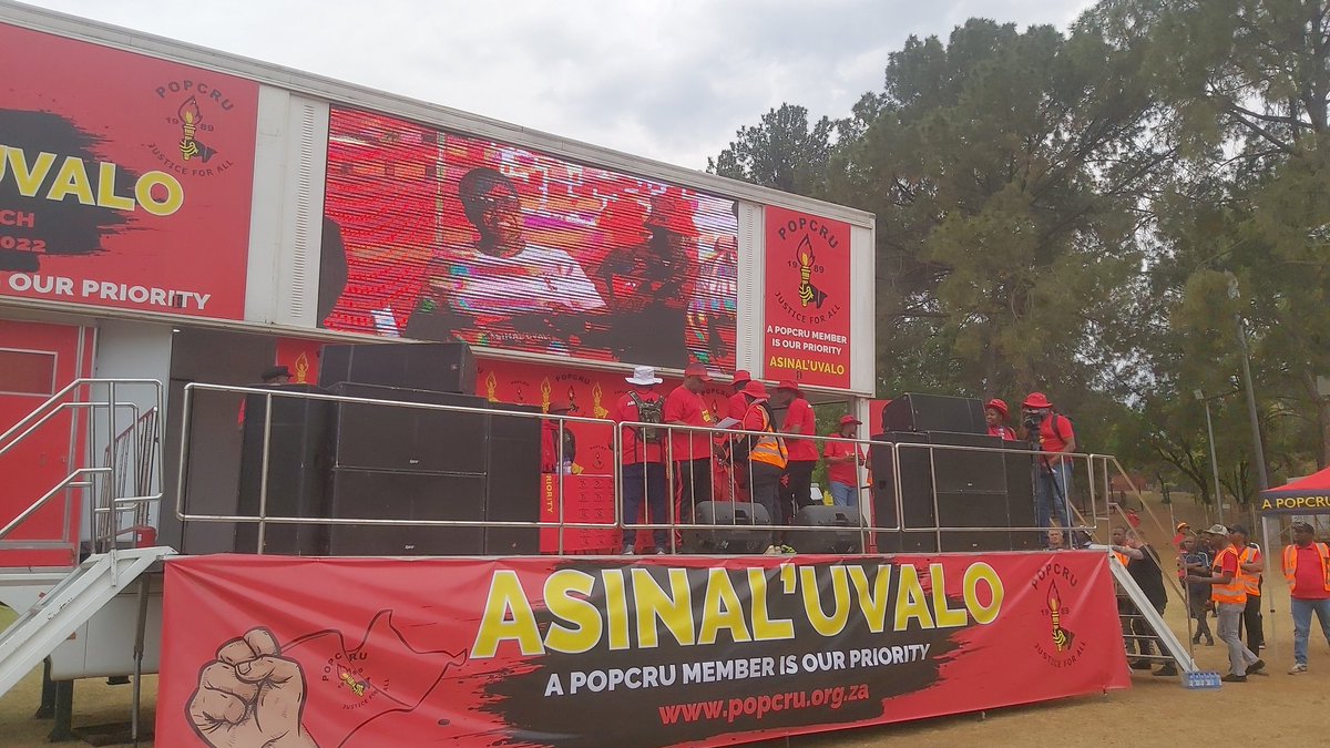 POWER987News's tweet photo. #PopcruMarch Workers have arrived at the Union Buildings to hand over the memorandum of demands @KhomoMabelane https://t.co/yULHxL4WJg