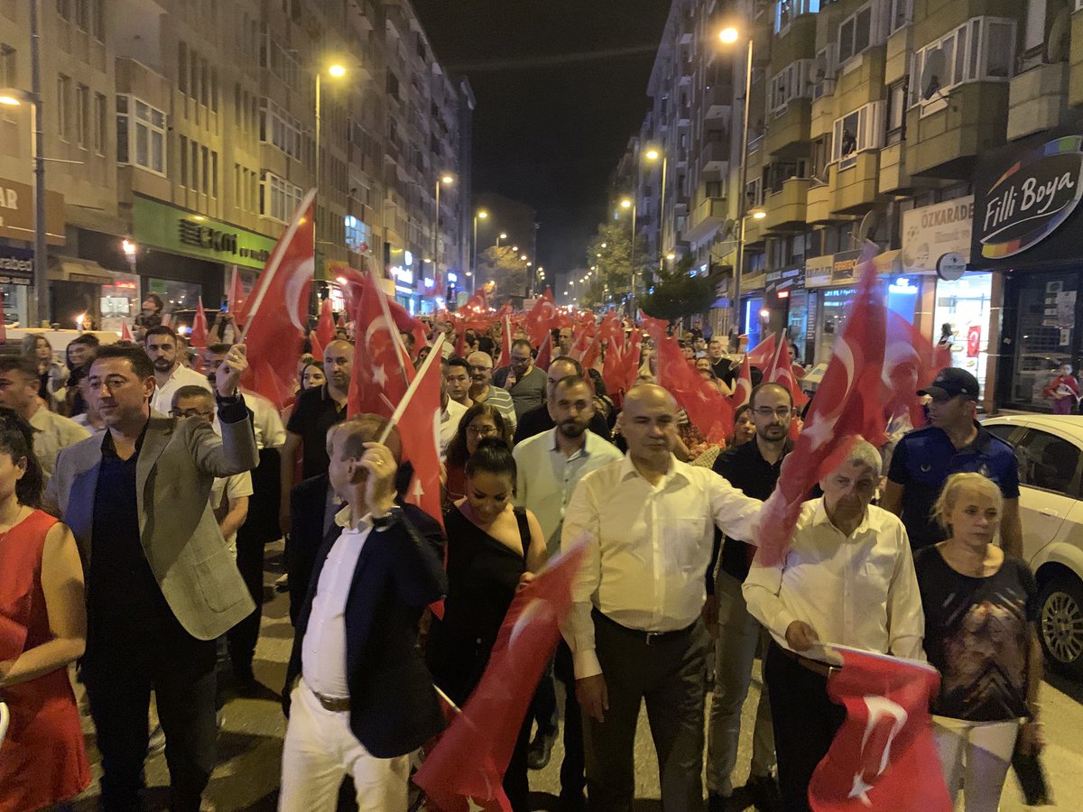 ComezTurhan's tweet photo. 🇺🇸Erdoğan: “Seçimleri kazanma noktasında endişemiz yok, ben meydanların dilini iyi bilirim.”
🏞Erdoğan’ın bu ifadeleri Central Park yürüyüşünden sonra kullanması dikkat çekici.
🇹🇷Bizim meydanların dili çok farklı şeyler söylüyor. https://t.co/3A5caOir9L