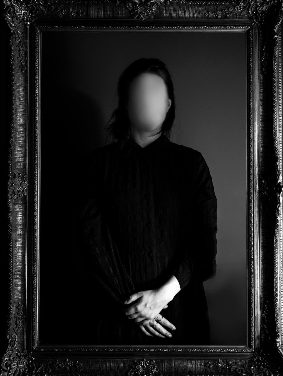 Hi dear fam 🖤

My name is Annebel and I'm a photographer from the Netherlands. Photography has been my passion since I was a teenager. My camera is going everywere I go.

On <a href="/foundation/">Foundation 🌐</a> I created two collections, were I showcase my favorite photos.

A short thread🧵👇