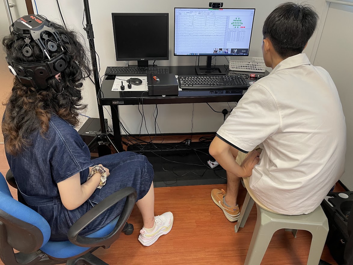 pb4222's tweet photo. Starting my "Neurophysiology and Behavioural Science Lab" in Civil Engineering at NUS. We have:
 
eye-tracker
EEG
VR headset
GSR
ECG 

Is it not truly interdisciplinary?  

More details are awaited... 

#neuroscience #behaviouralinsights  #neurophysiology #Psychology https://t.co/N3Va3iPQBG