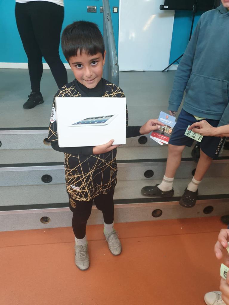 famestaryouth's tweet photo. @AFCCommunity #young #people serving the #elderly at #intergenfest & the luckiest person that won multiple raffle prizes. New #table M&S £50 #hamper and tickets to #Arsenal stadium tour. @NHGhousing @BerkeleyGroupUK @CommComm_UK @TNLComFund @mayorofhackney @younghackney https://t.co/yhJ4LyVDlE