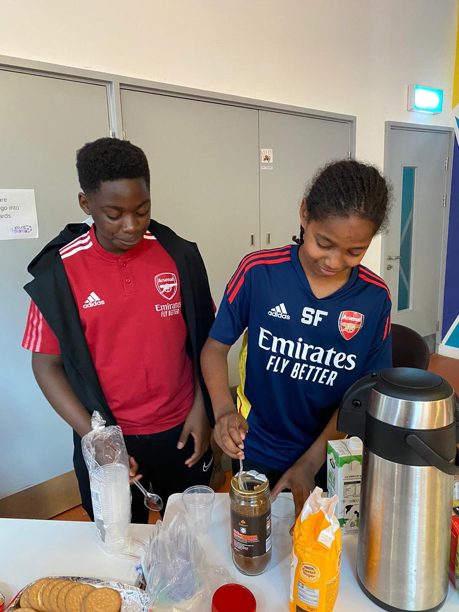 famestaryouth's tweet photo. @AFCCommunity #young #people serving the #elderly at #intergenfest & the luckiest person that won multiple raffle prizes. New #table M&S £50 #hamper and tickets to #Arsenal stadium tour. @NHGhousing @BerkeleyGroupUK @CommComm_UK @TNLComFund @mayorofhackney @younghackney https://t.co/yhJ4LyVDlE
