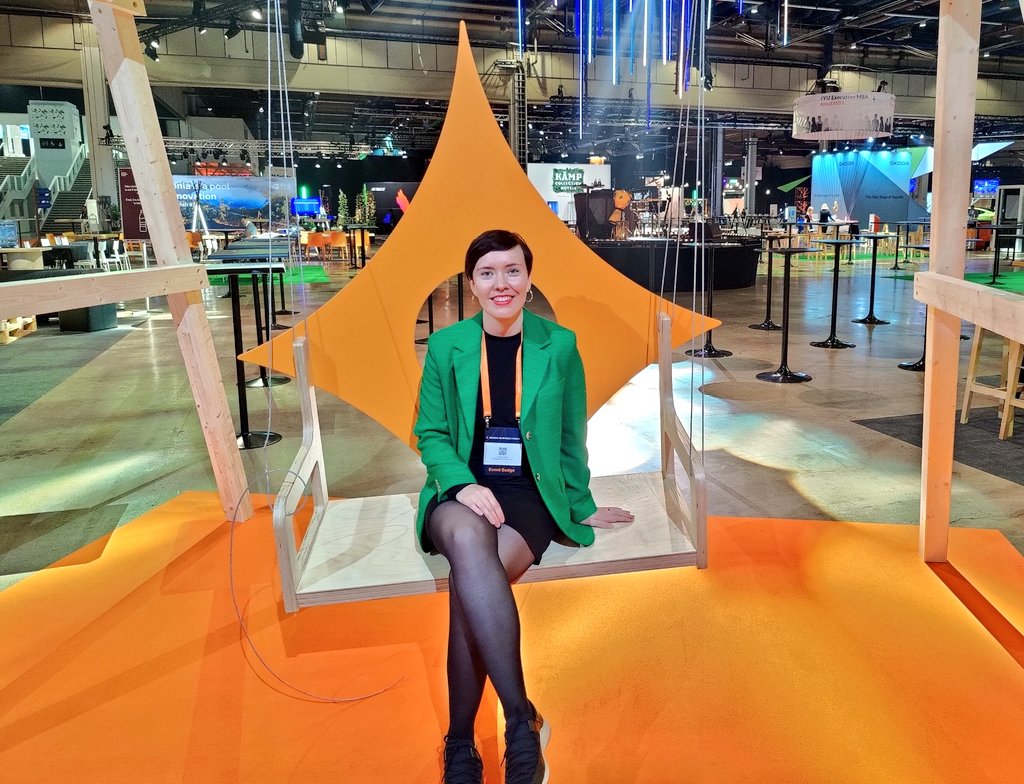 My #nbforum2022 goal: meet doers & dreamers 🌿 We desperately need new thinking 👉 fast doing to tackle #climatechange. That's why I'm wearing green today.