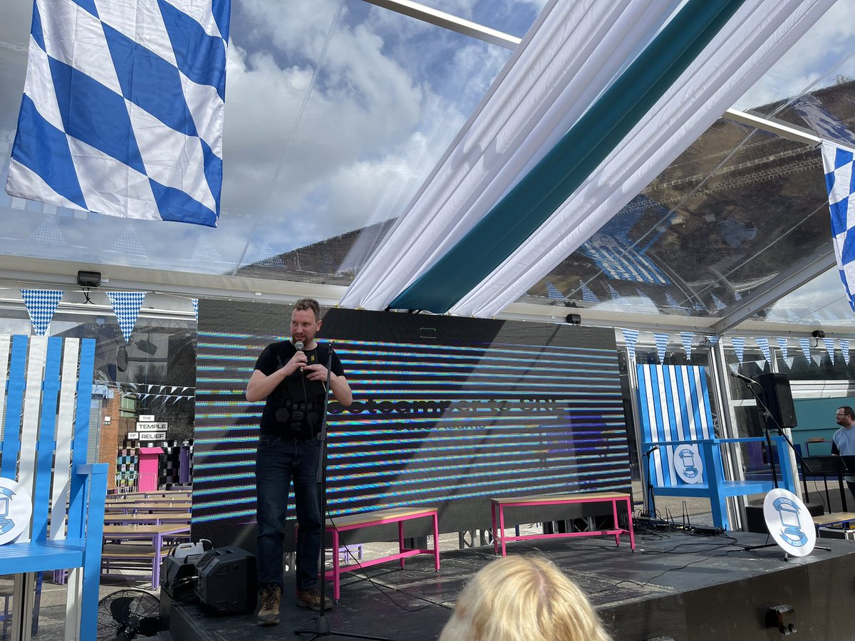 kiyanwang's tweet photo. Been looking forward to this one. It’s @AardeeDev talking about his journey from bootcamper to SRE. For those who don’t know Dave worked with us at @talis for a while…we love him! #SoCFest @theSchoolOfCode https://t.co/GgV7Fh8uSk