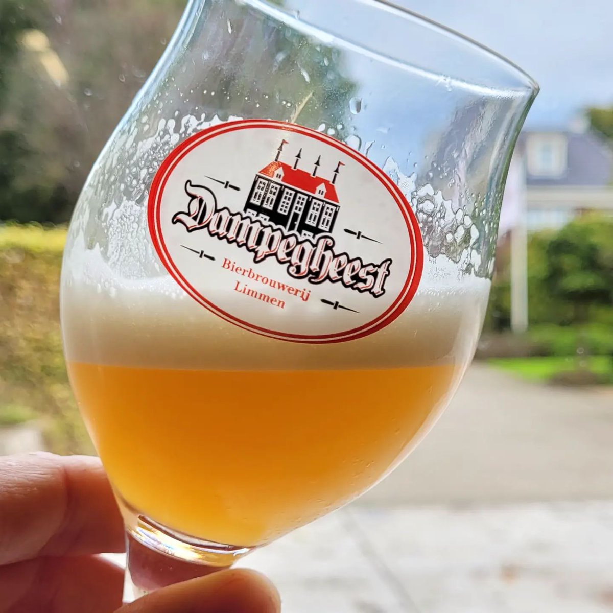 Voorproeven uit de lagertank, Winterwit 2022. De brouwers zijn blij! 🙂

#Brouwerij #Dampegheest #Limmen #Speciaalbier #ZonderFlauwekul #PassieVoorBierEnTechniek #Winterwit @ Dampegheest