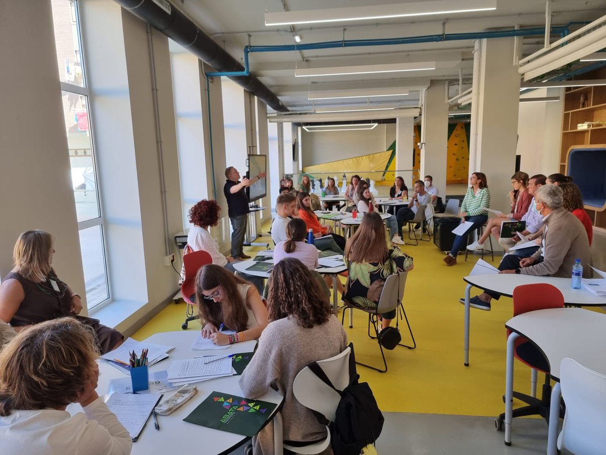 asataasturias's tweet photo. 🟢Esta mañana, ASATA ha presentado una nueva edición del proyecto "Despertando vocaciones STEAM" en #Arkuos. Las actuaciones que conforman este proyecto, que utilizarán el metaverso como recurso educativo, cuentan con el apoyo de la @SCTAsturias y @uniovi_info.

#economiacircular https://t.co/vqNstqEyWh