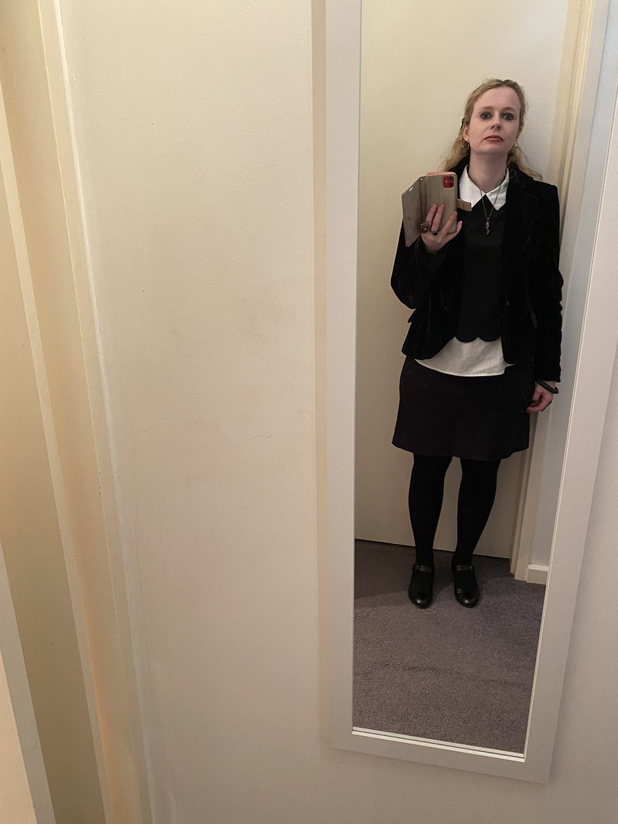 gilliansxgirl's tweet photo. #beserkwardrobechallenge2022day20 #corporategoth #liptember #womensmentalhealth #donatelinkbelow Honestly this is just my everyday work attire! 🖤 https://t.co/uM9mfxsMqv
