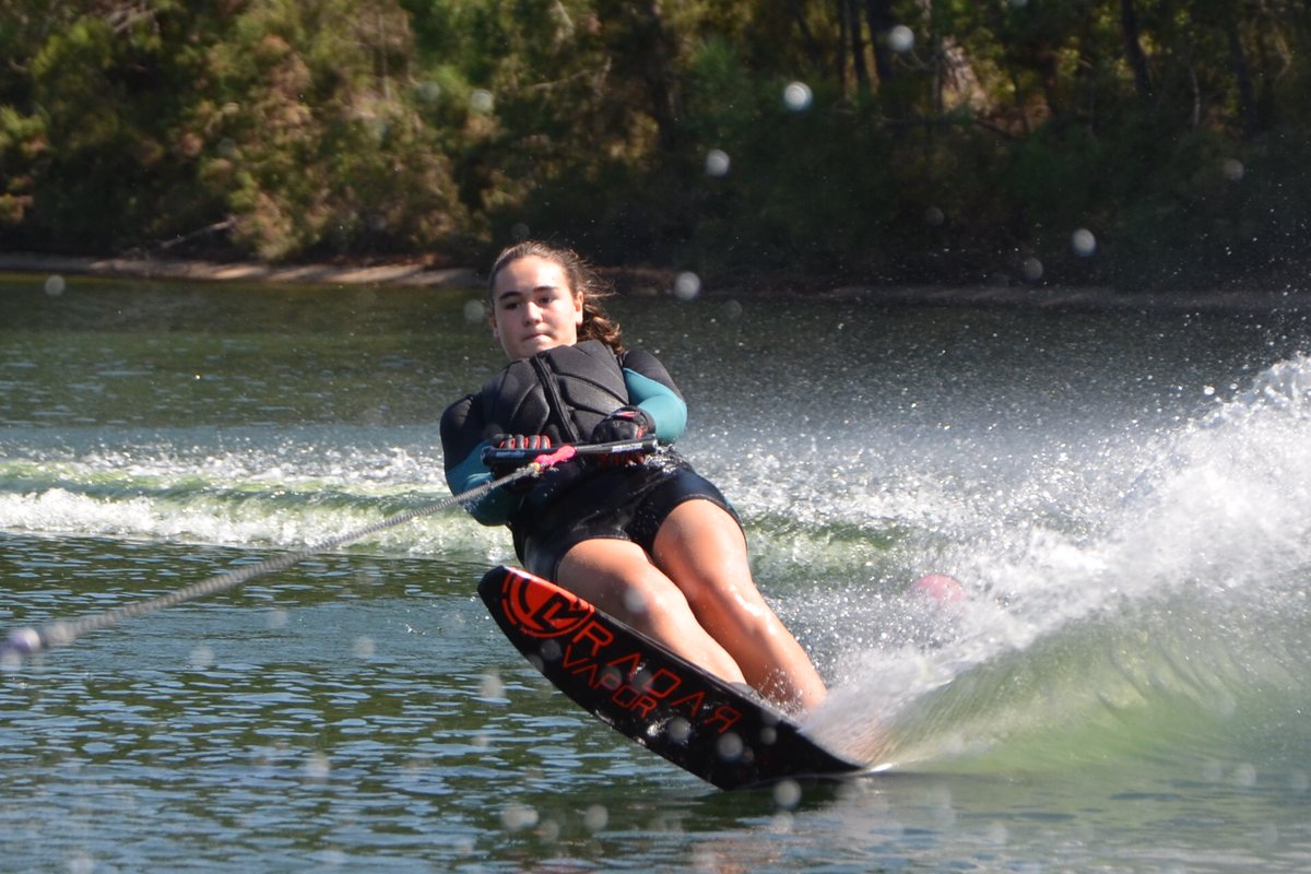 I tornen de Madrid amb medalla! 

El Pol, campió d'Espanya d'eslàlom sub-17. 
La Júlia, tercera classificada. 

El Lleida Esportiu Ski &amp; Wake, club en el qual comepteixen, també va quedar primer classificat per novena vegada consecutiva. 

Enhorabona!  