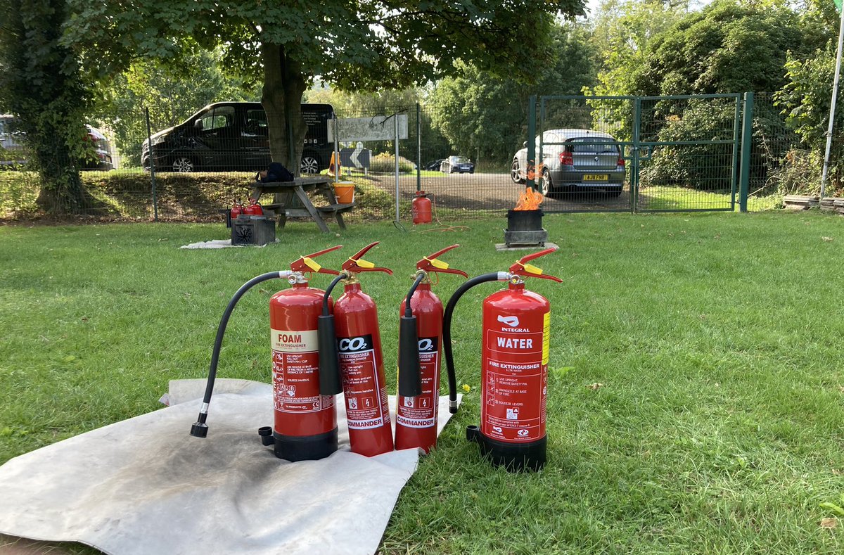 🧯Double Education Fire Awareness with fire extinguishers training session today for <a href="/whitchurchprima/">Whitchurch Primary and Nursery School</a> and <a href="/Westonprimary/">Weston-under-Penyard Primary</a> staff. 🧯

🔥This training raises awareness of fires with a education-specific focus. 🔥

#fire #firesafety #firesafetytraining #education