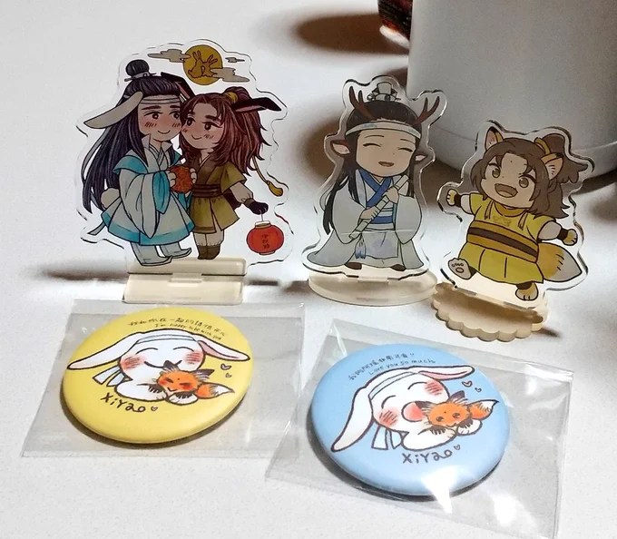 わーい!ダブルデートだー!というわけでa()さんに交換して頂いたアクスタと缶バッジが届きました太可爱了 