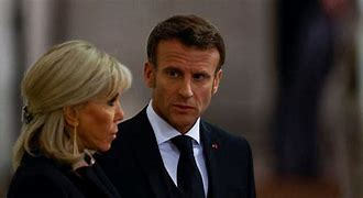 FOCHFerdinand2's tweet photo. #OCCASIONS

Avec #MACRON, on va tous devenir PAUVRES !
Il faut essayer de s'en sortir !

Alors, pour compenser, faites comme lui :
        - PRIVILÉGIEZ les #deuxièmes_mains ! https://t.co/m50lDqGuZf
