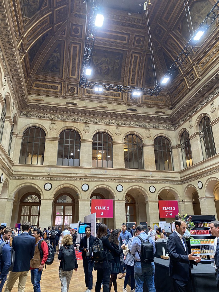 Participation des équipes de <a href="/TeamTotalEnrg/">Team TotalEnergies</a> Digital Factory au  #AIforFinanceSummit dans la section #AIforIndustry dans ce magnifique cadre du Palais Brogniard.
<a href="/LutzAnalytics/">Michel Lutz</a> on stage dans quelques minutes