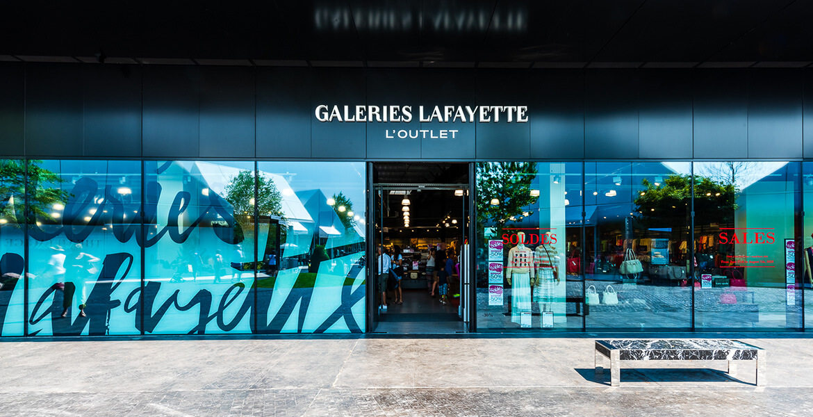 [#recrutement #endirect ] Les #événements #emploi, c'est aussi les belles #rencontres ! A la mi-journée, sur le #jobdating dédié aux #enseignes de <a href="/TheVillageIsere/">The Village Outlet</a>, les <a href="/Galeries_Laf/">Groupe Galeries Lafayette</a> ont trouvé deux de ses futures collaboratrices : Linda et Mélissa embauchées en #cdi.