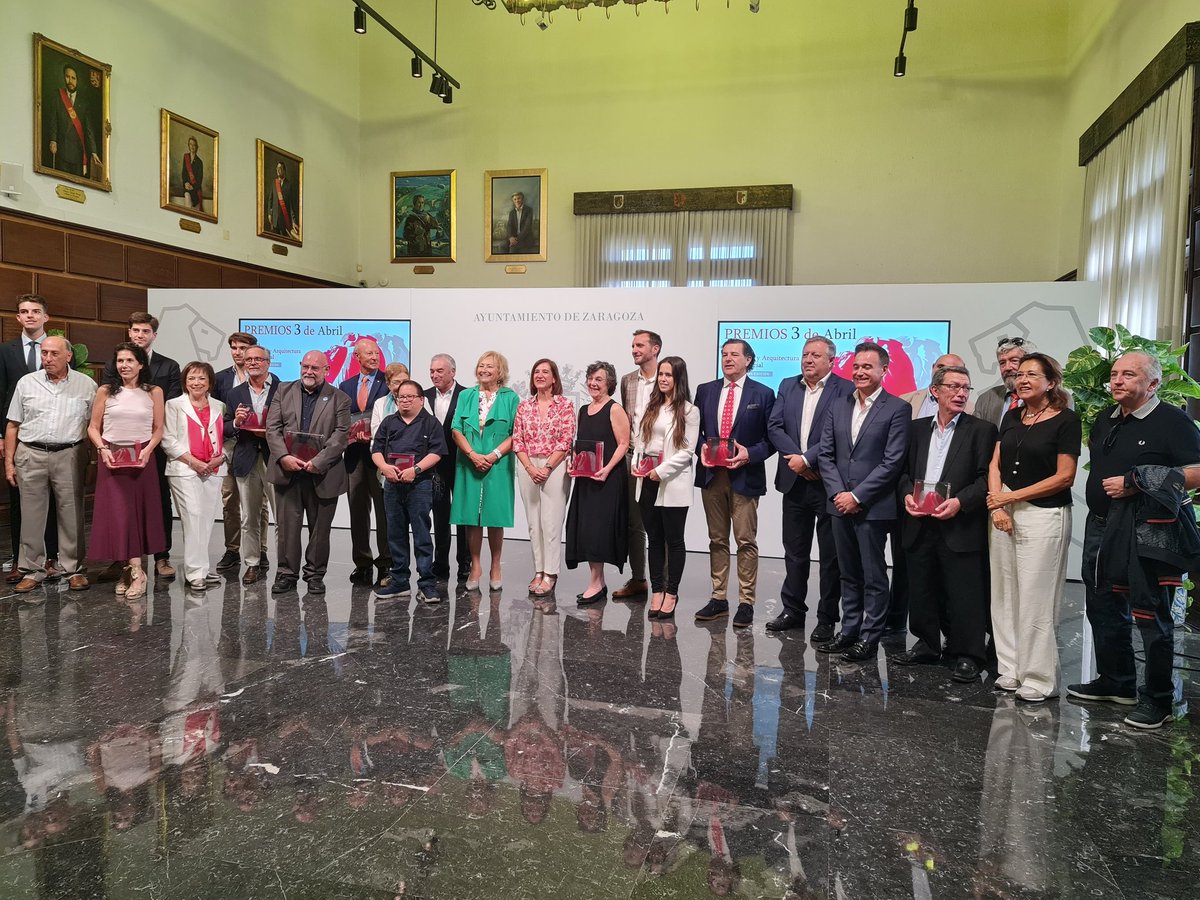 🏅Estamos en la entrega de los Premios 3 de abril que otorga la Asociación de Exconcejales Democráticos de Zaragoza y que recibió <a href="/ASAPME/">ASAPME Aragón</a> en 2015
Enhorabuena a:
✅️ Antón Castro 
✅️ <a href="/estudiosicilia/">Estudio Sicilia & Asociados</a>
✅️FUNDAZ
y nominados
@sarafernandezcs 
Feliz reencuentro en <a href="/zaragoza_es/">AyuntamientoZaragoza</a> ‼️