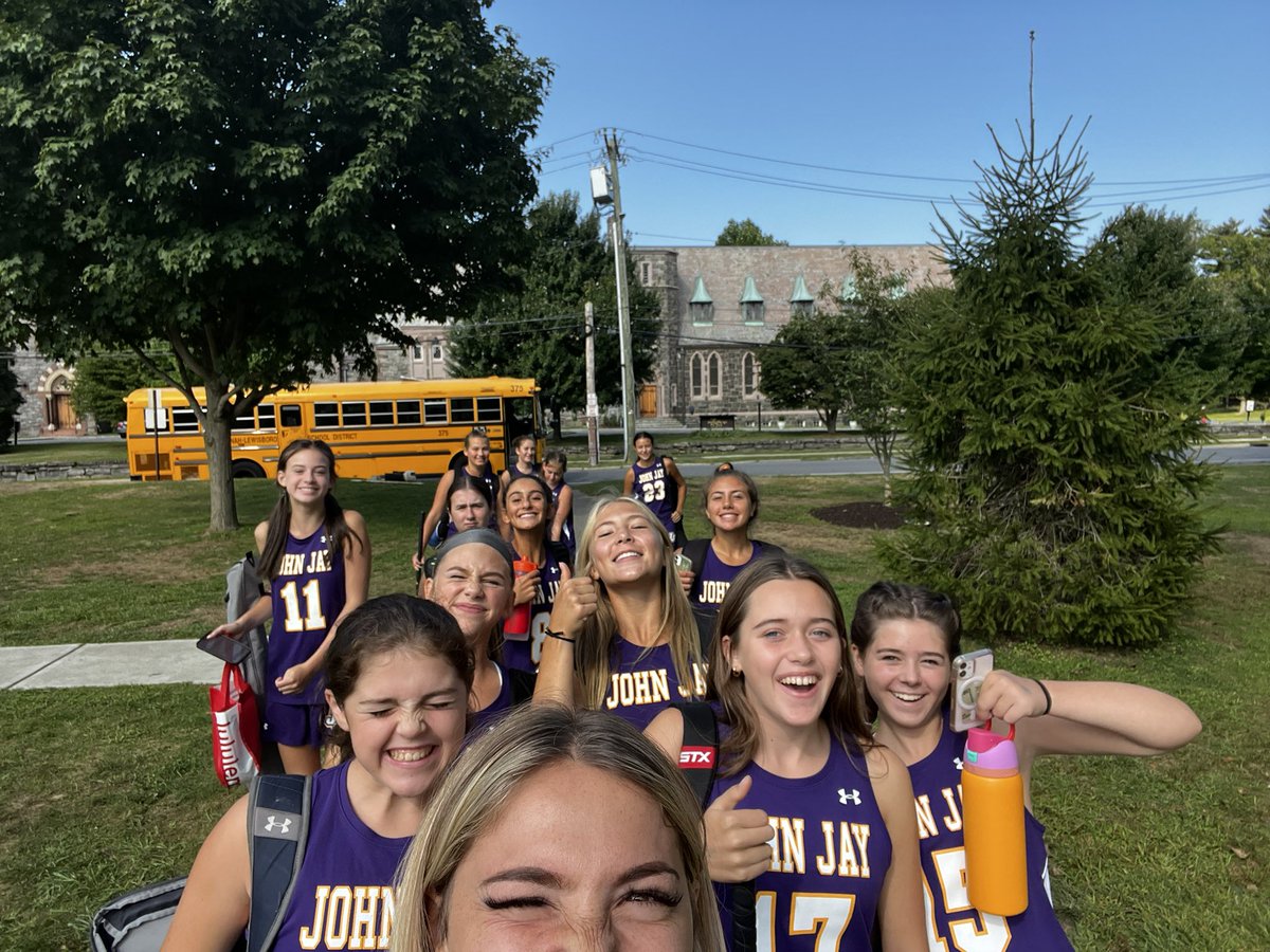 just a bunch of happy gals ☺️🏑