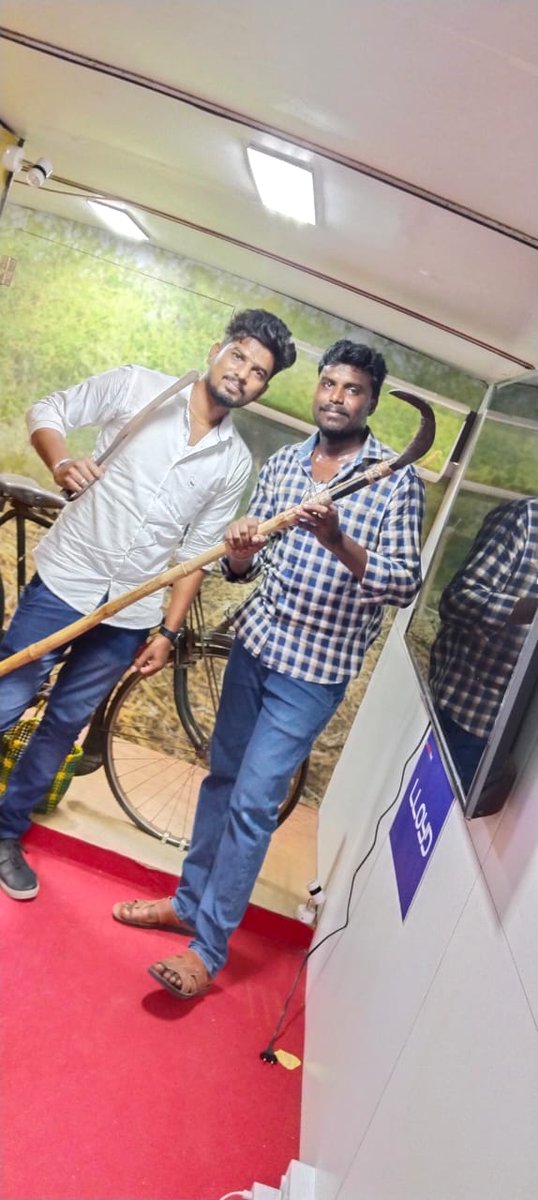 StrDeejay's tweet photo. In the #VTK bus with @RamSimbuTalks
❤️✨️Trichy🔥
Thanks @YTpraveenkanna anna🤗❤️
@SilambarasanTR_
#SilambarasanTR #BlockBusterHitVTK
#VendhuThanindhathuKaadu https://t.co/6pbzSDWzUY