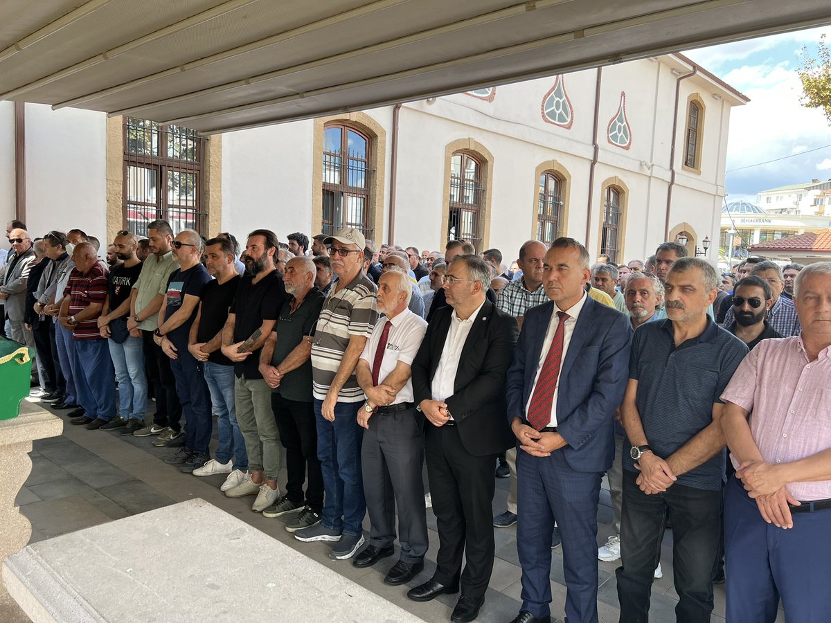 SerdipDokumaci's tweet photo. Sakaryaspor’umuzun kurucu üyelerinden,kıymetli abimiz Adnan Şeker’in cenazesine katıldık.Merhum abimize Allah’tan rahmet yakınlarına sabırlar dileriz.
Mekanı cennet olsun inşallah… https://t.co/a3qXVc1hGA