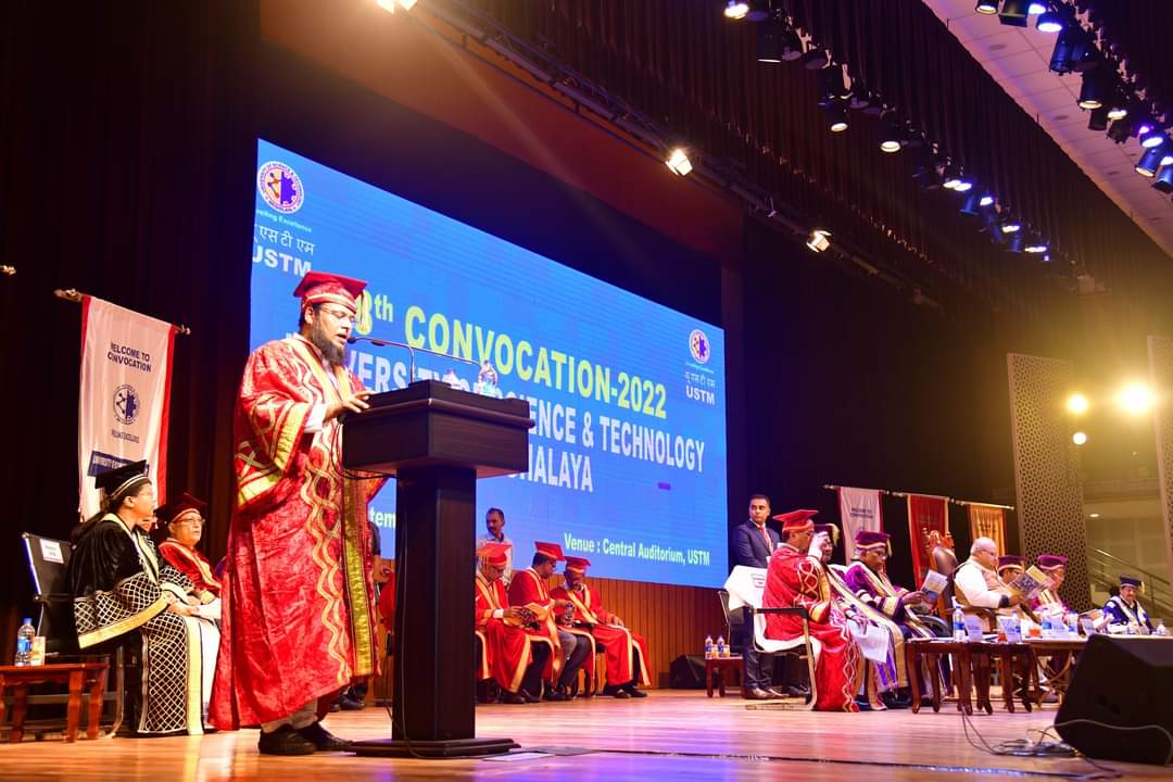 ustm_A's tweet photo. 𝟴𝘁𝗵 𝗖𝗼𝗻𝘃𝗼𝗰𝗮𝘁𝗶𝗼𝗻 𝗼𝗳 𝗨𝗦𝗧𝗠

Shri Mahbubul Hoque Chancellor of USTM welcoming the Hon'ble Governor of Meghalaya, distinguished guests, successful students and all present on the occasion of #8thConvocation
#USTM https://t.co/h7tvKfQfSx